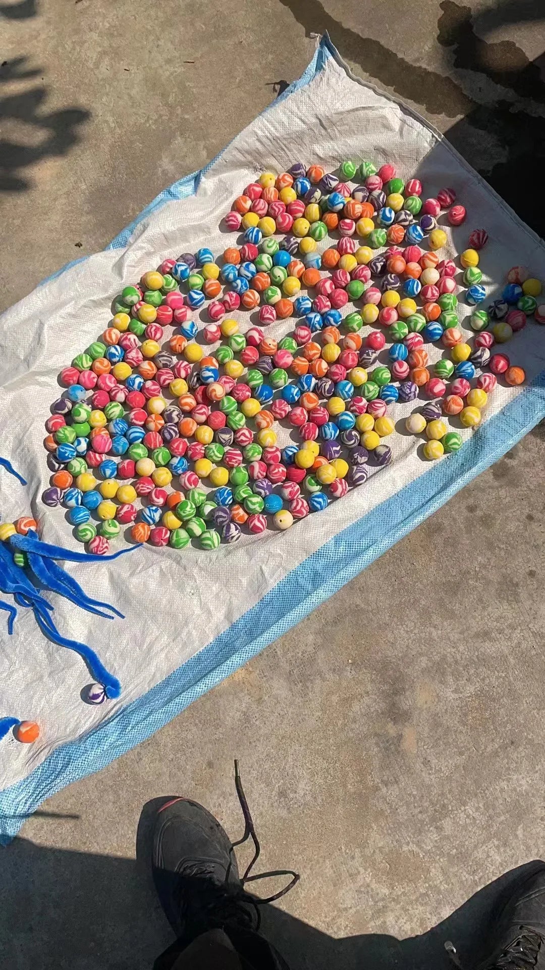 Cat Interactive Toy – Colorful Bouncing Ball with Tail